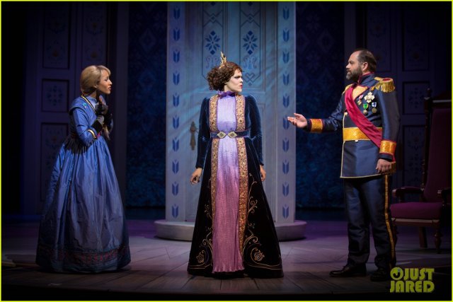 disneyland-frozen-musical-is-open-13